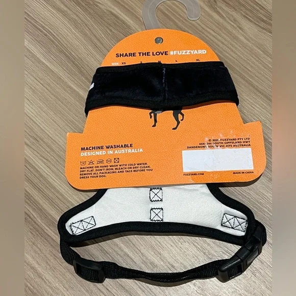 Halloween skeleton dog harness. Soft plush. Adjustable strap, black & white. S - Picture 6 of 9